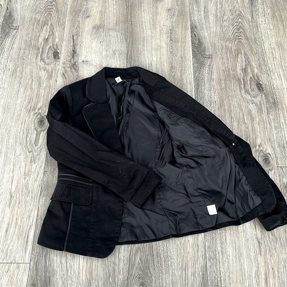 Sz. Small Black Blazer for Women. Used, great condition. - Picture 3 of 5